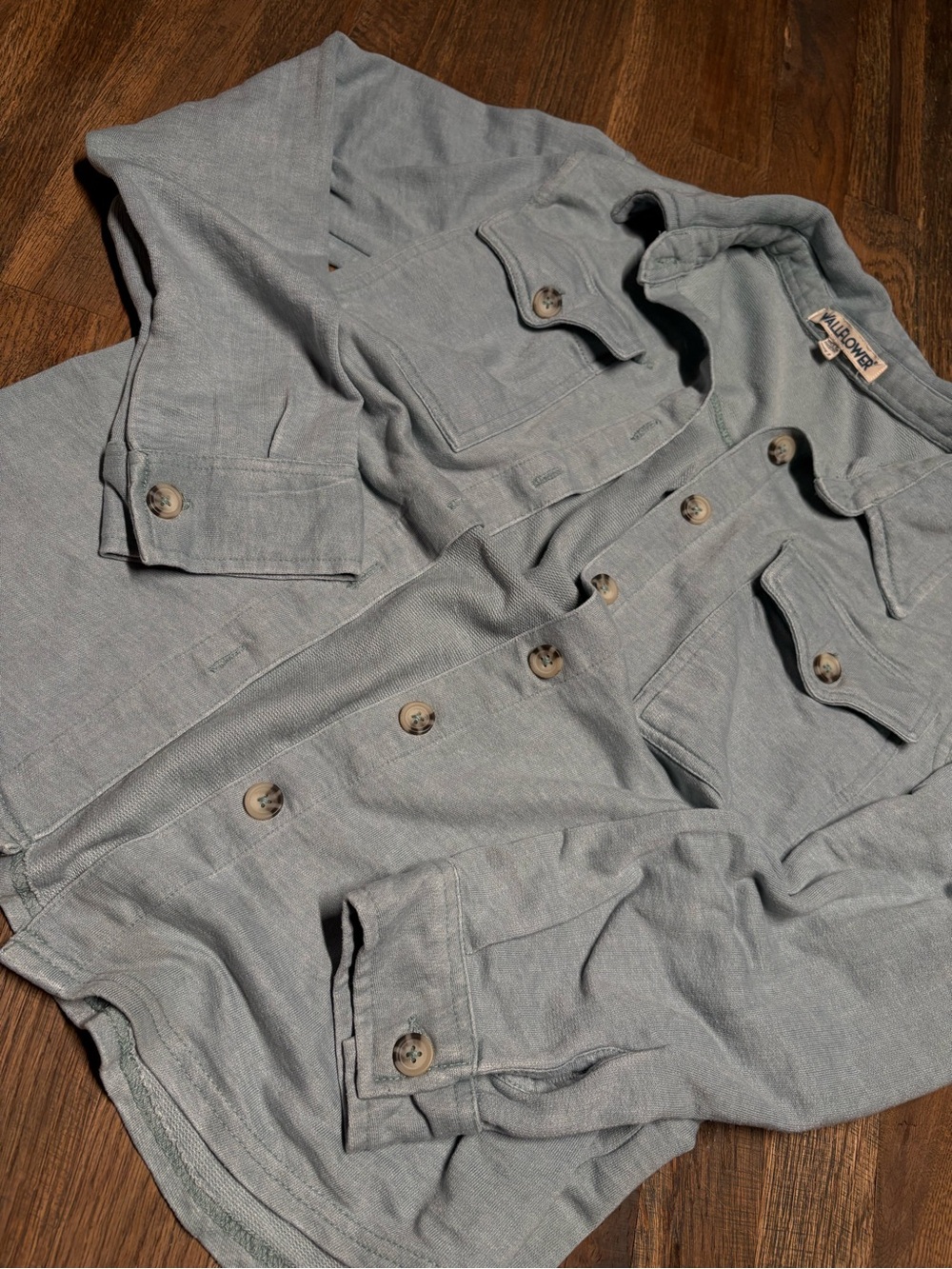 Wallflower Women’s Light Blue Button-Front Shirt Jacket
